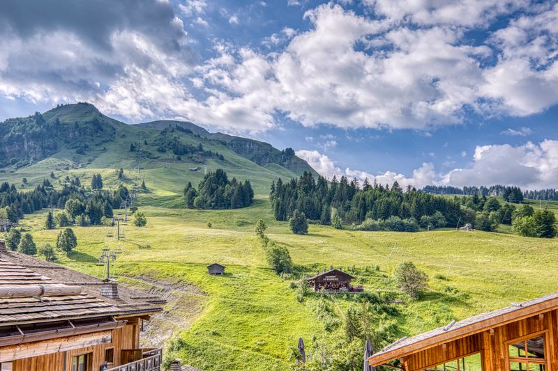 Village de Manigod dans la vallée des Aravis